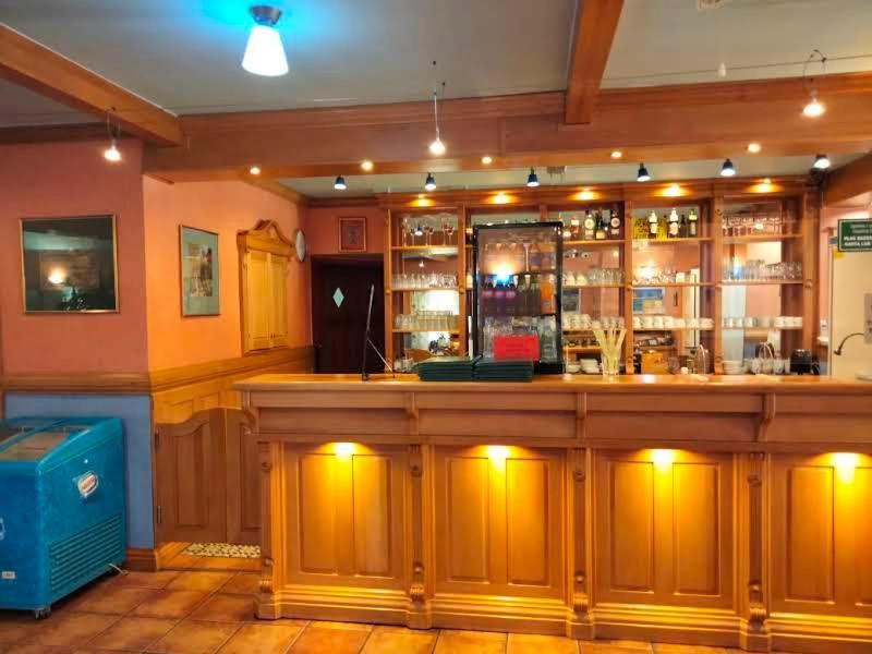 Zajazd Restauracja Machliny エクステリア 写真