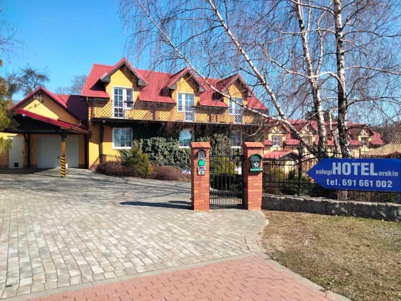 Zajazd Restauracja Machliny エクステリア 写真