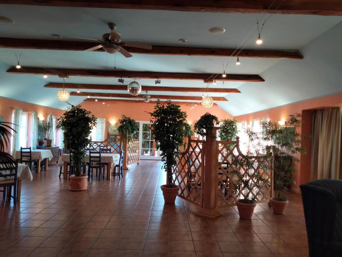 Zajazd Restauracja Machliny エクステリア 写真