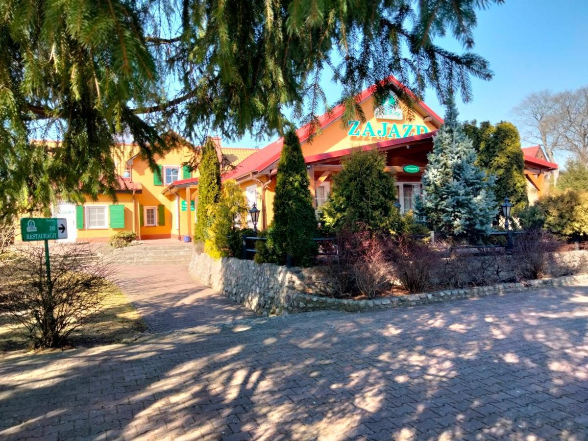 Zajazd Restauracja Machliny エクステリア 写真