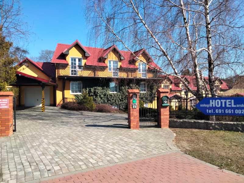 Zajazd Restauracja Machliny エクステリア 写真