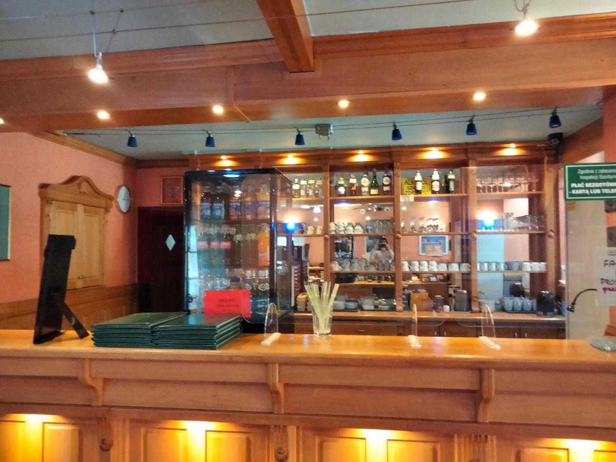 Zajazd Restauracja Machliny エクステリア 写真