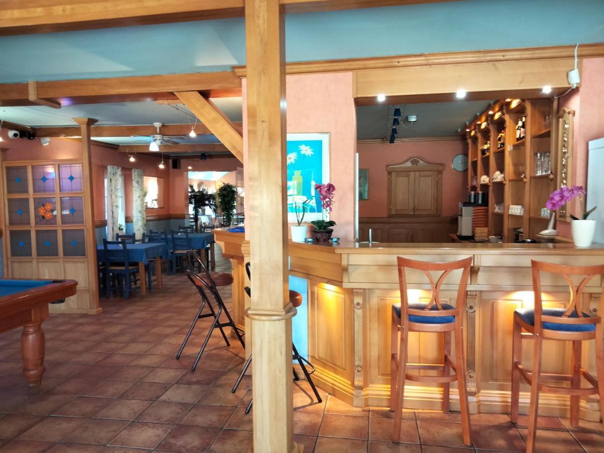 Zajazd Restauracja Machliny エクステリア 写真