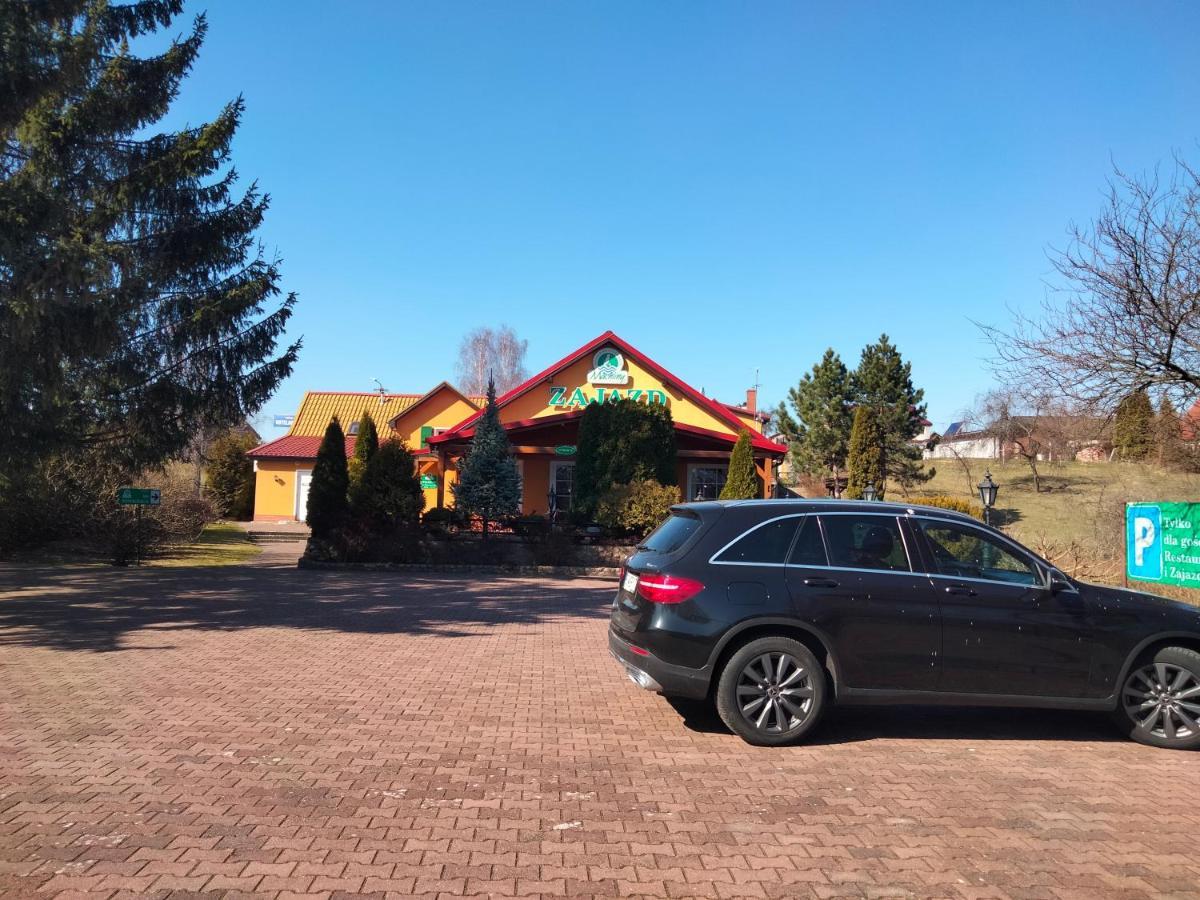 Zajazd Restauracja Machliny エクステリア 写真